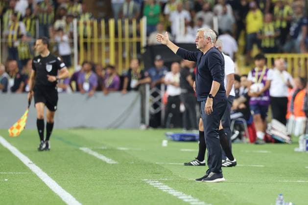 Fenerbahce Lille (DIRECT) PHOTOPQR VOIX DU NORD FLORENT MOREAU ; 13 08 2024 ; Istanbul (Turquie), stade Sukru Saracoglu, le 13 08 2024. Troisieme tour preliminaire retour de Ligue des Champions. Fenerbahce affronte le LOSC. PHOTO FLORENT MOREAU LA VOIX DU NORD ISTANBUL France  Copyright: xPHOTOPQR VOIXxDUxNORD MAXPPPxFLORENTxMOREAUx 20240813VDN7700 20240813VDN7700