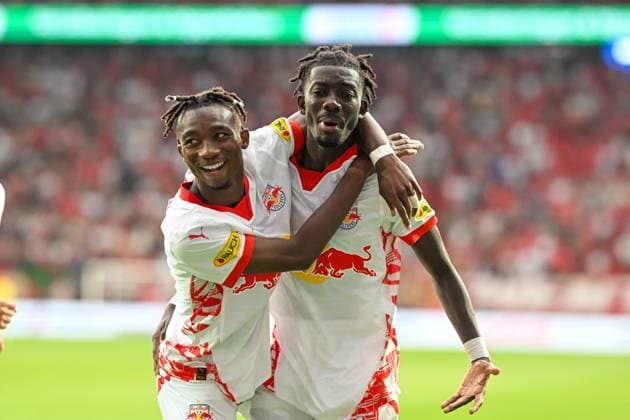 Champions League qualification Twente Enschede RB Salzburg on 13 08 2024 at De Grolsch Veste in Enschede Cheers, goal celebration, goal scorer, goal scorer Moussa Kounfolo Yeo Salzburg cheers after his goal to 1 3 with Dorgeles Nene Salzburg MT