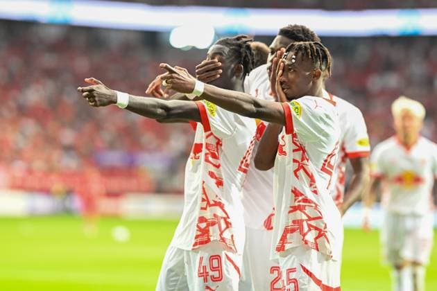 Champions League qualification Twente Enschede RB Salzburg on 13 08 2024 at De Grolsch Veste in Enschede Cheers, goal celebration, goal scorer, goal scorer Moussa Kounfolo Yeo Salzburg cheers after his goal to 1 3 with Dorgeles Nene Salzburg MT