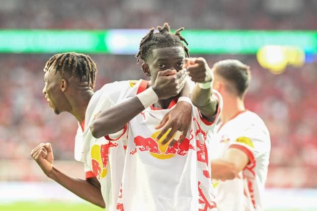 Champions League qualification Twente Enschede RB Salzburg on 13 08 2024 at De Grolsch Veste in Enschede Cheers, goal celebration, goal scorer, goal scorer Moussa Kounfolo Yeo Salzburg cheers after his goal to 1 3 with Dorgeles Nene Salzburg MT