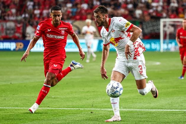 ENSCHEDE - (l-r) Anass Salah-Eddine of FC Twente, Aleksa Terzic of FC Salzburg during the UEFA Champions League preliminary round match between FC Twente and FC Salzburg at Stadion De Grolsch Veste on August 13, 2024 in Enschede, Netherlands. ANP VINCENT JANNINK UEFA Champions League Third qualifying round second leg 2024 25 xVIxANPxSportx xxANPxIVx 505938896 originalFilename: 505938896.jpg