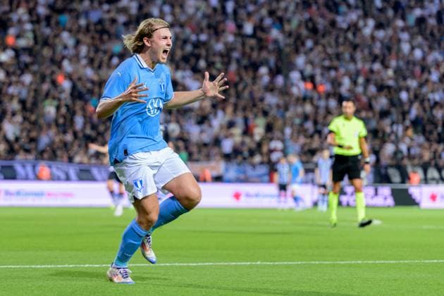 240813 Sebastian Nanasi of Malmö FF celebrates scoring 2 2 during the UEFA Champions League football match between PAOK and Malmö FF on August 13, 2024 in Thessaloniki Photo Mathilda Ahlberg BILDBYRAN kod MA MA0703 fotboll football soccer fotball champions league paok malmö ff bbeng jubel  Copyright: MATHILDAxAHLBERG BB240813MA043