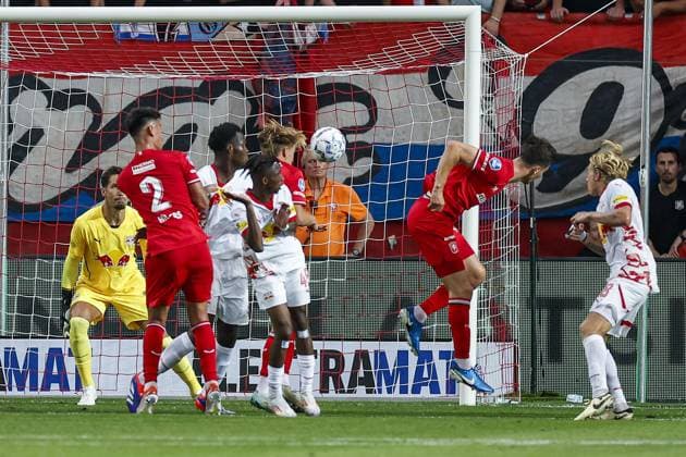 ENSCHEDE, 13-08-2024 , Stadium de Grolsch Veste, football, UEFA Champions League, qualification, season 2024 2025, during the match FC Twente - Salzburg, 2-3 from FC Twente player Alec van Hoorenbeeck Twente - Salzburg  x26028675x Copyright:
