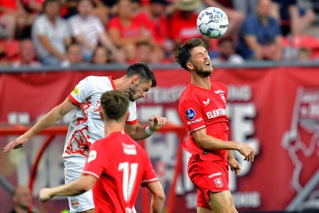 ENSCHEDE, 13-08-2024 , Stadium de Grolsch Veste, football, UEFA Champions League, qualification, season 2024 2025, FC Twente - Salzburg. FC Twente player Ricky van Wolfswinkel and Salzburg player Aleksa Terzic Twente - Salzburg  x26028677x Copyright: