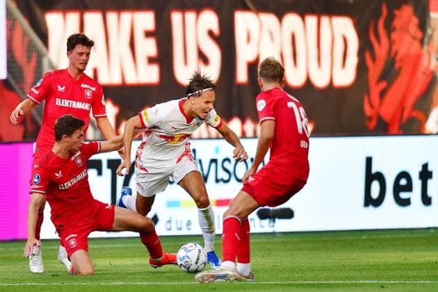 ENSCHEDE, 13-08-2024 , Stadium de Grolsch Veste, football, UEFA Champions League, qualification, season 2024 2025, FC Twente - Salzburg. FC Twente player Carel Eiting and Salzburg player Amar Dedic Twente - Salzburg  x26028734x Copyright: