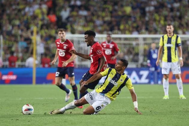 Fenerbahce Lille PHOTOPQR VOIX DU NORD FLORENT MOREAU ; 13 08 2024 ; Istanbul (Turquie), stade Sukru Saracoglu, le 13 08 2024. Troisieme tour preliminaire retour de Ligue des Champions. Fenerbahce affronte le LOSC. PHOTO FLORENT MOREAU LA VOIX DU NORD ISTANBUL France  Copyright: xPHOTOPQR VOIXxDUxNORD MAXPPPxFLORENTxMOREAUx 20240813VDN7706 20240813VDN7706