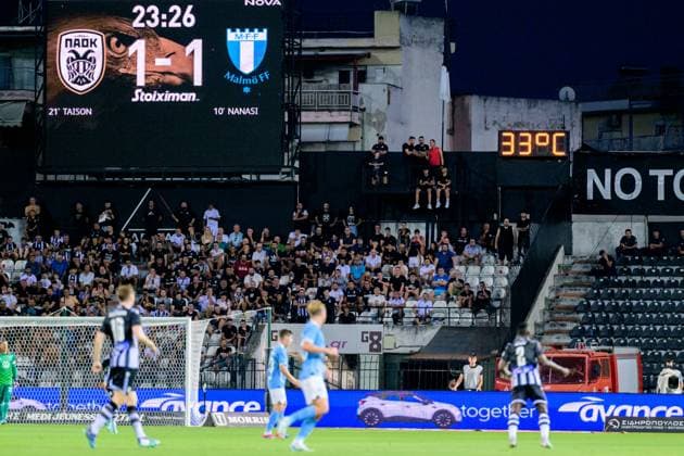 240813 A sign showing 33 degrees Celsius during the UEFA Champions League football match between PAOK and Malmö FF on August 13, 2024 in Thessaloniki Photo Mathilda Ahlberg BILDBYRAN kod MA MA0703 fotboll football soccer fotball champions league paok malmö ff bbeng  Copyright: MATHILDAxAHLBERG BB240813MA051