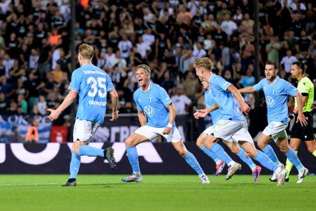 240813 Nils Zätterström and Jens Stryger Larsen of Malmö FF celebrate after 3 3 during the UEFA Champions League football match between PAOK and Malmö FF on August 13, 2024 in Thessaloniki Photo Mathilda Ahlberg BILDBYRAN kod MA MA0703 fotboll football soccer fotball champions league paok malmö ff bbeng jubel  Copyright: MATHILDAxAHLBERG BB240813MA076