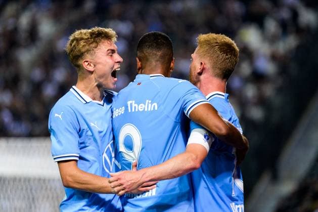 240813 Anders Christiansen of Malmö FF celebrates Hugo Bolin and Isaac Kiese Thelin after 3 4 during the UEFA Champions League football match between PAOK and Malmö FF on August 13, 2024 in Thessaloniki Photo Mathilda Ahlberg BILDBYRAN kod MA MA0703 fotboll football soccer fotball champions league paok malmö ff bbeng jubel  Copyright: MATHILDAxAHLBERG BB240813MA084