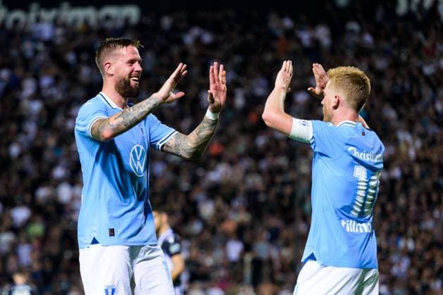 240813 Anders Christiansen of Malmö FF celebrates with Pontus Jansson after 3 4 during the UEFA Champions League football match between PAOK and Malmö FF on August 13, 2024 in Thessaloniki Photo Mathilda Ahlberg BILDBYRAN kod MA MA0703 fotboll football soccer fotball champions league paok malmö ff bbeng jubel  Copyright: MATHILDAxAHLBERG BB240813MA085