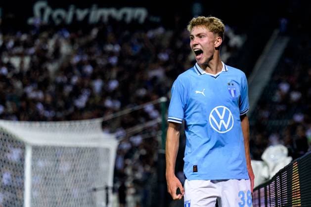 240813 Hugo Bolin of Malmö FF celebrates after 3 4 scored by Anders Christiansen not pictured during the UEFA Champions League football match between PAOK and Malmö FF on August 13, 2024 in Thessaloniki Photo Mathilda Ahlberg BILDBYRAN kod MA MA0703 fotboll football soccer fotball champions league paok malmö ff bbeng bbauto jubel  Copyright: MATHILDAxAHLBERG BB240813MA087