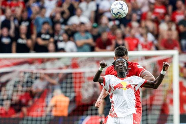 2024-08-13 FC Twente v Red Bull Salzburg - UEFA Champions League Third Qualifying Round 2st Leg ENSCHEDE, NETHERLANDS - AUGUST 13: Moussa Kounfolo Yeo of Red Bull Salzburg heads the ball with Mees Hilgers of FC Twente during the UEFA Champions League Third Qualifying Round 2st Leg match between FC Twente and Red Bull Salzburg at De Grolsch Veste on August 13, 2024 in Enschede, Netherlands. (Photo by Broer van den Boom BSR Agency) Enschede Netherlands Content not available for redistribution in The Netherlands directly or indirectly through any third parties. Copyright: xBSRxAgencyx