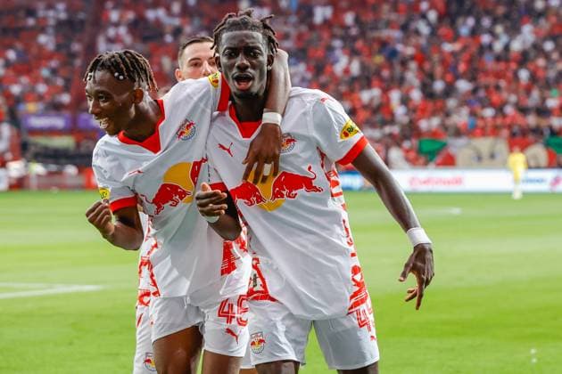 2024-08-13 FC Twente v Red Bull Salzburg - UEFA Champions League Third Qualifying Round 2st Leg ENSCHEDE, NETHERLANDS - AUGUST 13: Dorgeles Nene of Red Bull Salzburg Moussa Kounfolo Yeo of Red Bull Salzburg during the UEFA Champions League Third Qualifying Round 2st Leg match between FC Twente and Red Bull Salzburg at De Grolsch Veste on August 13, 2024 in Enschede, Netherlands. (Photo by Raymond Smit BSR Agency) Enschede Netherlands Content not available for redistribution in The Netherlands directly or indirectly through any third parties. Copyright: xBSRxAgencyx