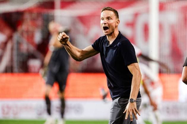 2024-08-13 FC Twente v Red Bull Salzburg - UEFA Champions League Third Qualifying Round 2st Leg ENSCHEDE, NETHERLANDS - AUGUST 13: Head Coach Pepijn Lijnders of Red Bull Salzburg celebrating their sides win over the aggregated score of both legs during the UEFA Champions League Third Qualifying Round 2st Leg match between FC Twente and Red Bull Salzburg at De Grolsch Veste on August 13, 2024 in Enschede, Netherlands. (Photo by Broer van den Boom BSR Agency) Enschede Netherlands Content not available for redistribution in The Netherlands directly or indirectly through any third parties. Copyright: xBSRxAgencyx