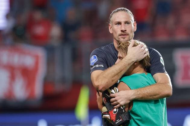 2024-08-13 FC Twente v Red Bull Salzburg - UEFA Champions League Third Qualifying Round 2st Leg ENSCHEDE, NETHERLANDS - AUGUST 13: goalkeeper Lars Unnerstall of FC Twente and Sem Steijn of FC Twente looks dejected after defeat during the UEFA Champions League Third Qualifying Round 2st Leg match between FC Twente and Red Bull Salzburg at De Grolsch Veste on August 13, 2024 in Enschede, Netherlands. (Photo by Broer van den Boom BSR Agency) Enschede Netherlands Content not available for redistribution in The Netherlands directly or indirectly through any third parties. Copyright: xBSRxAgencyx