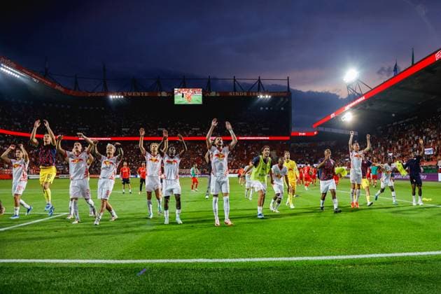 2024-08-13 FC Twente v Red Bull Salzburg - UEFA Champions League Third Qualifying Round 2st Leg ENSCHEDE, NETHERLANDS - AUGUST 13: players red Bull Salzburg celebrating with Fans during the UEFA Champions League Third Qualifying Round 2st Leg match between FC Twente and Red Bull Salzburg at De Grolsch Veste on August 13, 2024 in Enschede, Netherlands. (Photo by Raymond Smit BSR Agency) Enschede Netherlands Content not available for redistribution in The Netherlands directly or indirectly through any third parties. Copyright: xBSRxAgencyx