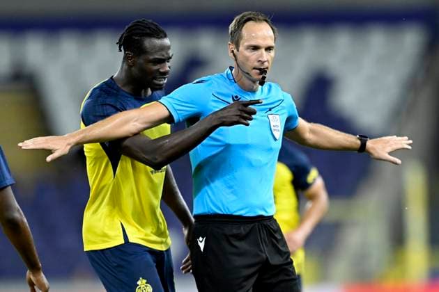 Union SG v Slavia Praha - UEFA Champions League BRUSSELS, BELGIUM - AUGUST 13 : Rodriguez Cortez Kevin Jose forward of Royale Union Saint-Gilloise and referee Jovanovic Srdjan (SRB) pictured during the UEFA Champions League Third qualifying round 2nd leg match between Union Saint-Gilloise and Slavia Praha at the RSC Anderlecht stadium on August 13, 2024 in Brussels, Belgium , 13 08 2024 Brussels Belgium  Copyright: xNicoxVereeckenx