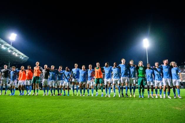 240813 Players of Malmö FF celebrate after the UEFA Champions League football match between PAOK and Malmö FF on August 13, 2024 in Thessaloniki Photo Mathilda Ahlberg BILDBYRAN kod MA MA0703 fotboll football soccer fotball champions league paok malmö ff bbeng jubel  Copyright: MATHILDAxAHLBERG BB240813MA098