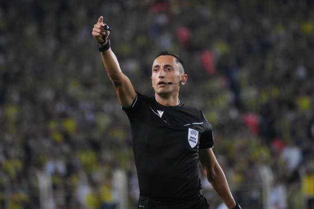 Referee Jose Maria Sanchez during the UEFA Champions League Third Qualifying Round: Second Leg match between Fenerbahce and Lille FC at Ulker Stadium iin Istanbul , Turkey on August 13 , 2024. ( Photo by Seskimphoto ) Istanbul Turkey Istanbul Turkey Copyright: xSeskimphotox Fenerbahce-Lille-130824 (64)