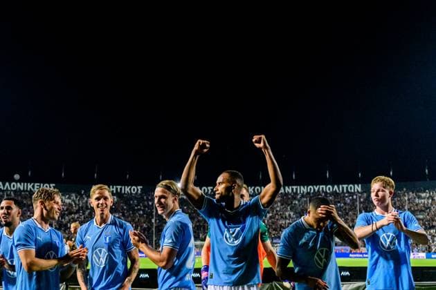 240813 Isaac Kiese Thelin of Malmö FF celebrate after the UEFA Champions League football match between PAOK and Malmö FF on August 13, 2024 in Thessaloniki Photo Mathilda Ahlberg BILDBYRAN kod MA MA0703 fotboll football soccer fotball champions league paok malmö ff bbeng jubel  Copyright: MATHILDAxAHLBERG BB240813MA128