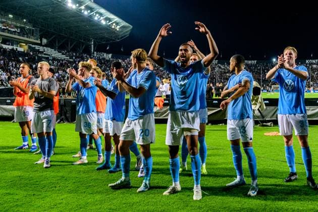 240813 Isaac Kiese Thelin of Malmö FF celebrate after the UEFA Champions League football match between PAOK and Malmö FF on August 13, 2024 in Thessaloniki Photo Mathilda Ahlberg BILDBYRAN kod MA MA0703 fotboll football soccer fotball champions league paok malmö ff bbeng jubel  Copyright: MATHILDAxAHLBERG BB240813MA130