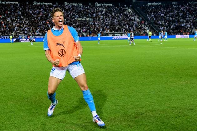240813 Jens Stryger Larsen of Malmö FF celebrates after the UEFA Champions League football match between PAOK and Malmö FF on August 13, 2024 in Thessaloniki Photo Mathilda Ahlberg BILDBYRAN kod MA MA0703 fotboll football soccer fotball champions league paok malmö ff bbeng jubel  Copyright: MATHILDAxAHLBERG BB240813MA138