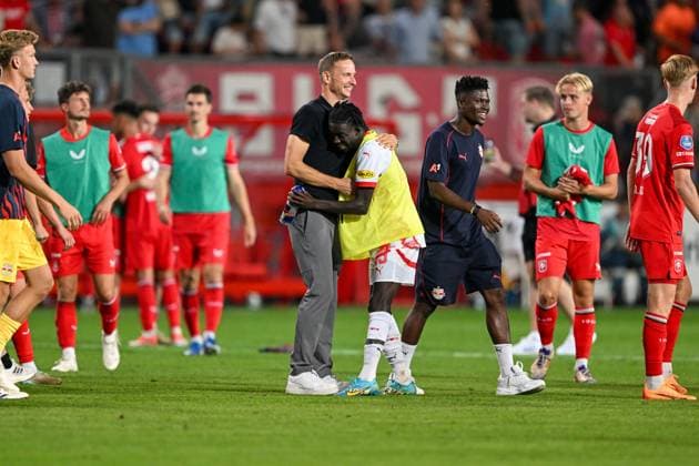 Champions League Qualifier Twente Enschede RB Salzburg on 13 08 2024 at De Grolsch Veste in Enschede Pepijn Lijnders Coach Salzburg cheers after the match with Moussa Kounfolo Yeo Salzburg MT