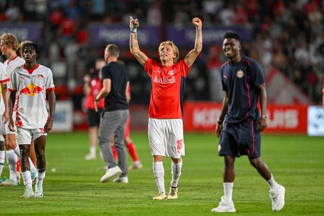 Champions League qualifier Twente Enschede RB Salzburg on 13 08 2024 at De Grolsch Veste in Enschede Mads Bidstrup Salzburg cheers after the match MT