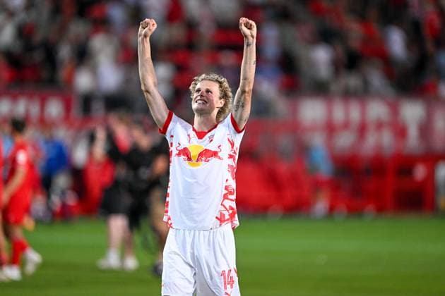 Champions League qualifier Twente Enschede RB Salzburg on 13 08 2024 at De Grolsch Veste in Enschede Maurits Kjaergaard Salzburg cheers after the match MT