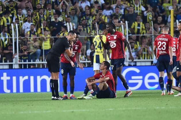 Referee Jose Maria Sanchez show red card to Aissa Mandi of Lille FC during the UEFA Champions League Third Qualifying Round: Second Leg match between Fenerbahce and Lille FC at Ulker Stadium iin Istanbul , Turkey on August 13 , 2024. ( Photo by Seskimphoto ) Istanbul Turkey Istanbul Turkey Copyright: xSeskimphotox Fenerbahce-Lille-130824 (86)