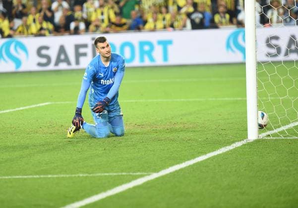 Goalkeeper Dominik Livakovic of Fenerbahce during the UEFA Champions League Third Qualifying Round: Second Leg match between Fenerbahce and Lille FC at Ulker Stadium iin Istanbul , Turkey on August 13 , 2024. ( Photo by Seskimphoto ) Istanbul Turkey Istanbul Turkey Copyright: xSeskimphotox Fenerbahce-Lille-130824 (104)