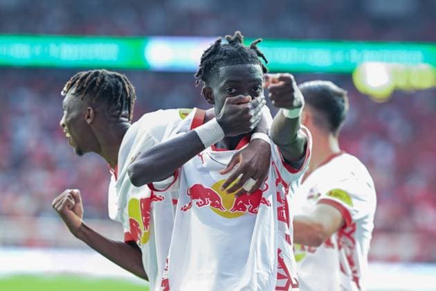 Champions League qualification Twente Enschede RB Salzburg on 13 08 2024 at De Grolsch Veste in Enschede Cheers, goal celebration, goal scorer, goal scorer Moussa Kounfolo Yeo Salzburg cheers after his goal to 1 3 with Dorgeles Nene Salzburg MT