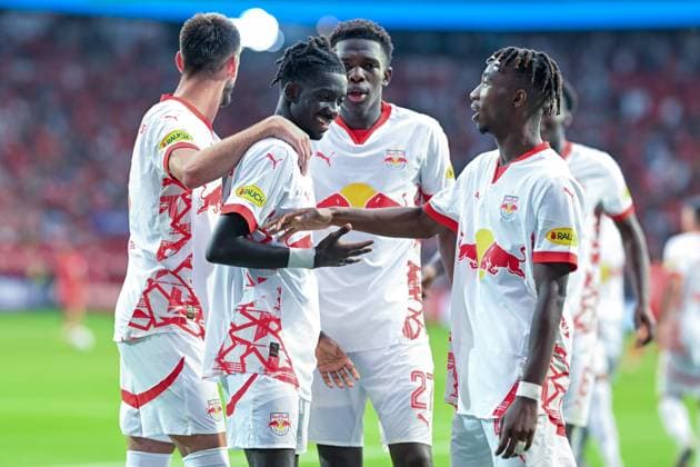 Champions League qualification Twente Enschede RB Salzburg on 13 08 2024 at De Grolsch Veste in Enschede Cheers, goal celebration, goal scorer, goal scorer Moussa Kounfolo Yeo Salzburg cheers after his goal to 1 3 with Dorgeles Nene Salzburg MT