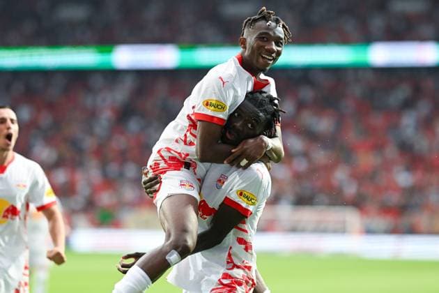 Champions League qualification Twente Enschede RB Salzburg on 13 08 2024 at De Grolsch Veste in Enschede Cheers, goal celebration, goal scorer, goal scorer Moussa Kounfolo Yeo Salzburg cheers after his goal to 1 3 with Dorgeles Nene Salzburg MT