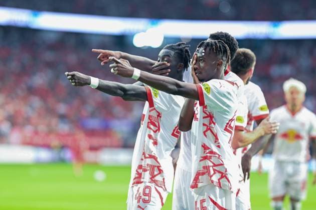 Champions League qualification Twente Enschede RB Salzburg on 13 08 2024 at De Grolsch Veste in Enschede Cheers, goal celebration, goal scorer, goal scorer Moussa Kounfolo Yeo Salzburg cheers after his goal to 1 3 with Dorgeles Nene Salzburg MT
