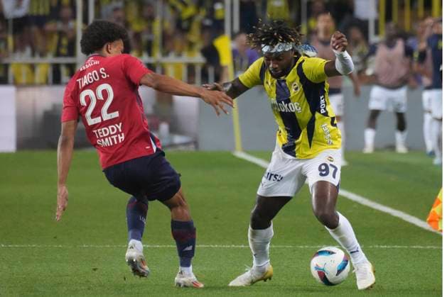 Allan Saint-Maximin (R) of Fenerbahce and Tiago Santos (22) of Lille FC during the UEFA Champions League Third Qualifying Round: Second Leg match between Fenerbahce and Lille FC at Ulker Stadium iin Istanbul , Turkey on August 13 , 2024. ( Photo by Seskimphoto ) Istanbul Turkey Istanbul Turkey Copyright: xSeskimphotox Fenerbahce-Lille-130824 (244)