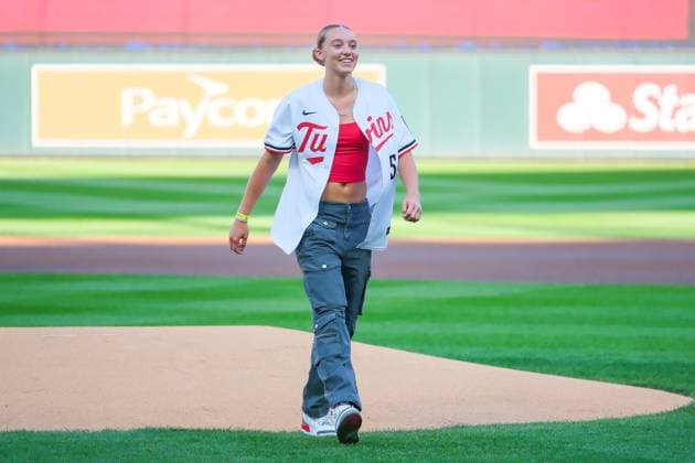 August 13, 2024, Minneapolis, Minnesota, USA: University of Connecticut WomenÃ¢â‚¬â ¢s Basketball player PAIGE BUECKERS throws out the first pitch before a MLB, Baseball Herren, USA game between the Minnesota Twins and the Kansas City Royals at Target Field. The Twins won 13-3. Minneapolis USA - ZUMAg254 20240813_zsp_g254_008 Copyright: xStevenxGarciax