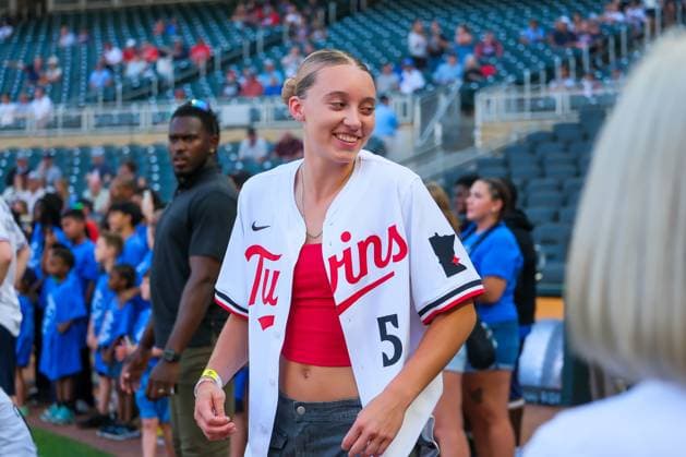 August 13, 2024, Minneapolis, Minnesota, USA: University of Connecticut WomenÃ¢â‚¬â ¢s Basketball player PAIGE BUECKERS before throwing out the first pitch before a MLB, Baseball Herren, USA game between the Minnesota Twins and the Kansas City Royals at Target Field. The Twins won 13-3. Minneapolis USA - ZUMAg254 20240813_zsp_g254_010 Copyright: xStevenxGarciax