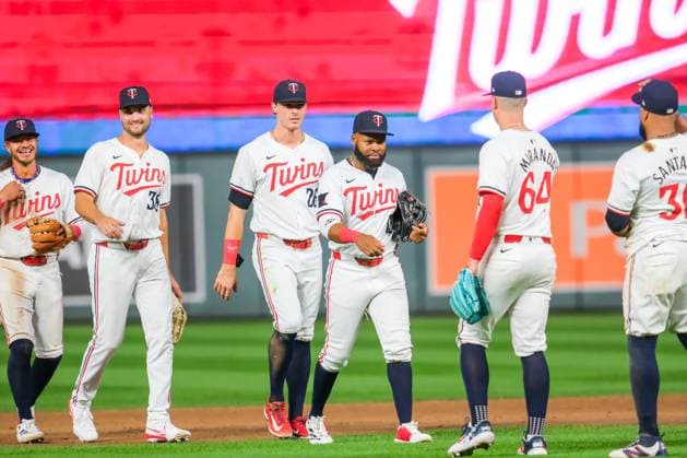 August 13, 2024, Minneapolis, Minnesota, USA: Minnesota Twins celebrates the win after a MLB, Baseball Herren, USA game between the Minnesota Twins and the Kansas City Royals at Target Field. The Twins won 13-3. Minneapolis USA - ZUMAg254 20240813_zsp_g254_059 Copyright: xStevenxGarciax