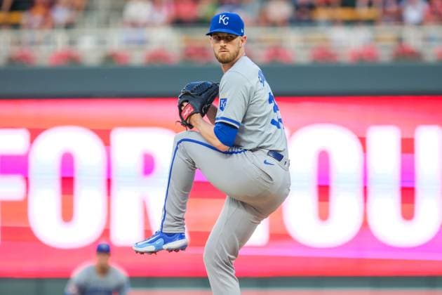August 13, 2024, Minneapolis, Minnesota, USA: Kansas City Royals pitcher CHRIS STRATTON (35) during a MLB, Baseball Herren, USA game between the Minnesota Twins and the Kansas City Royals at Target Field. The Twins won 13-3. Minneapolis USA - ZUMAg254 20240813_zsp_g254_072 Copyright: xStevenxGarciax