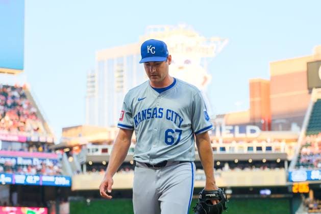 August 13, 2024, Minneapolis, Minnesota, USA: Kansas City Royals starting pitcher SETH LUGO (67) returns to the dugout during a MLB, Baseball Herren, USA game between the Minnesota Twins and the Kansas City Royals at Target Field. The Twins won 13-3. Minneapolis USA - ZUMAg254 20240813_zsp_g254_081 Copyright: xStevenxGarciax