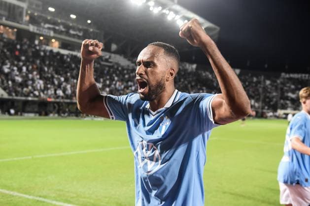 August 13, 2024, Thessaloniki, Greece: Malmo s Isaac Kiese Thelin celebrates after a third qualifying Champions League round match between PAOK FC and Malmo FF. The game ended 3-4 and Malmo continues to the next phase. (Credit Image: Giannis Papanikos ZUMA Press Wire) PAOK FC vs Malmo FF PAPANIKOS_PAOK_MALMO_4115.JPG