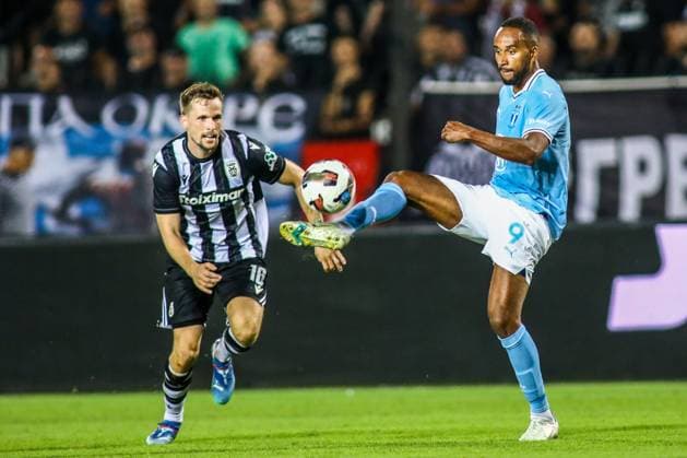 August 13, 2024, Thessaloniki, Greece: Malmo s Isaac Kiese Thelin (Right) and PAOK s Thomas Kedziora (Left) fight for the ball in action during a third qualifying Champions League round match between PAOK FC and Malmo FF. The game ended 3-4 and Malmo continues to the next phase. (Credit Image: Giannis Papanikos ZUMA Press Wire) PAOK FC vs Malmo FF PAPANIKOS_PAOK_MALMO_4119.JPG