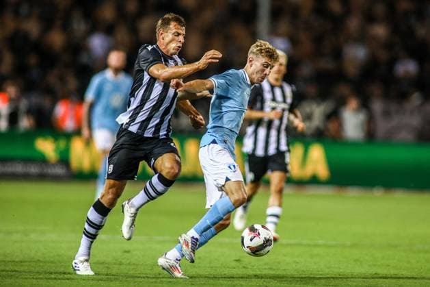August 13, 2024, Thessaloniki, Greece: Malmo s Hugo Bolin (Right) and PAOK s Stefan Schwab fight for the ball during a third qualifying Champions League round match between PAOK FC and Malmo FF. The game ended 3-4 and Malmo continues to the next phase. (Credit Image: Giannis Papanikos ZUMA Press Wire) PAOK FC vs Malmo FF PAPANIKOS_PAOK_MALMO_4121.JPG