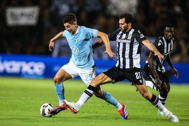 August 13, 2024, Thessaloniki, Greece: Malmo s Lasse Berg Johnsen (Left) and PAOK s Magomed Ozdoev (Right) fight for the ball during a qualifying Champions League round match between PAOK FC and Malmo FF. The game ended 3-4 and Malmo continues to the next phase. (Credit Image: Giannis Papanikos ZUMA Press Wire) PAOK FC vs Malmo FF PAPANIKOS_PAOK_MALMO_4122.JPG