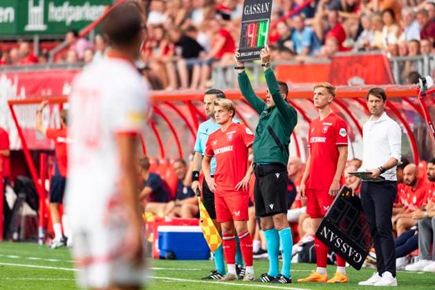 ENSCHEDE, 13-08-2024 , Stadium de Grolsch Veste, football, UEFA Champions League, qualification, season 2024 2025, during the match FC Twente - Salzburg, substitutes FC Twente player Sem Steijn FC Twente player Mats Rots Twente - Salzburg  x26031239x Copyright: