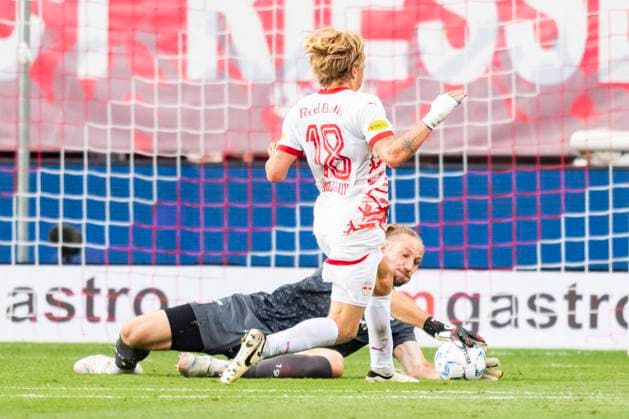 ENSCHEDE, 13-08-2024 , Stadium de Grolsch Veste, football, UEFA Champions League, qualification, season 2024 2025, during the match FC Twente - Salzburg, FC Twente goalkeeper Lars Unnerstall saves FC Salzburg player Mads Bidstrup Twente - Salzburg  x26031356x Copyright:
