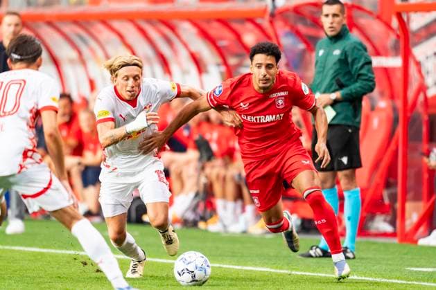 ENSCHEDE, 13-08-2024 , Stadium de Grolsch Veste, football, UEFA Champions League, qualification, season 2024 2025, during the match FC Twente - Salzburg, FC Salzburg player Mads Bidstrup FC Twente player Sayf Ltaief Twente - Salzburg  x26031359x Copyright: