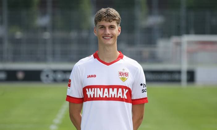 Stuttgart , photo session , Luca Raimund VfB Stuttgart Bundesliga, 1 Liga, portrait appointment 2024 2025