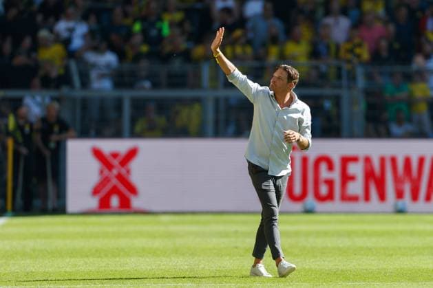 Edin Terzic gestikuliert, Gestik waehrend des Freundschaftsspiels zwischen Borussia Dortmund und Aston Villa im Signal-Iduna-Park am 10. August 2024 in Dortmund, DEU. (Foto von Mario Hommes DeFodi Images) +++ Dortmund, Germany, 10.08.24: Edin Terzic gestures during the Friendly match match between Borussia Dortmund and Aston Villa at Signal-Iduna-Park on August 10, 2024 in Dortmund, Germany. (Photo by Mario Hommes DeFodi Images) Defodi-542_BVBAST20240810_169 *** Edin Terzic gestures, gestures during the Friendly match match between Borussia Dortmund and Aston Villa at Signal Iduna Park on August 10, 2024 in Dortmund, DEU Photo by Mario Hommes DeFodi Images Dortmund, Germany, 10 08 24 Edin Terzic gestures during the Friendly match match between Borussia Dortmund and Aston Villa at Signal Iduna Park on August 10, 2024 in Dortmund, Germany Photo by Mario Hommes DeFodi Images Defodi 542 BVBAST20240810 169 Defodi-542